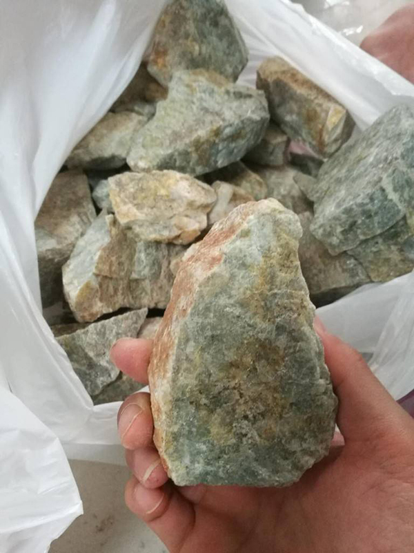 鋁輝石